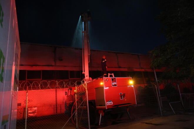 Φωτιά ξέσπασε λίγο μετά τις 20:00 την Κυριακή στο παλιό κτίριο του Θεάτρου Μπάντμιντον
