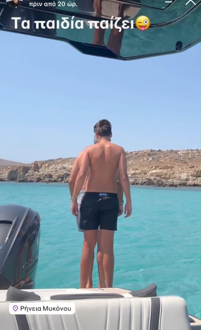 Η βουτιά μπαμπά και γιου από το φουσκωτό στα Ρήνεια/ instagram