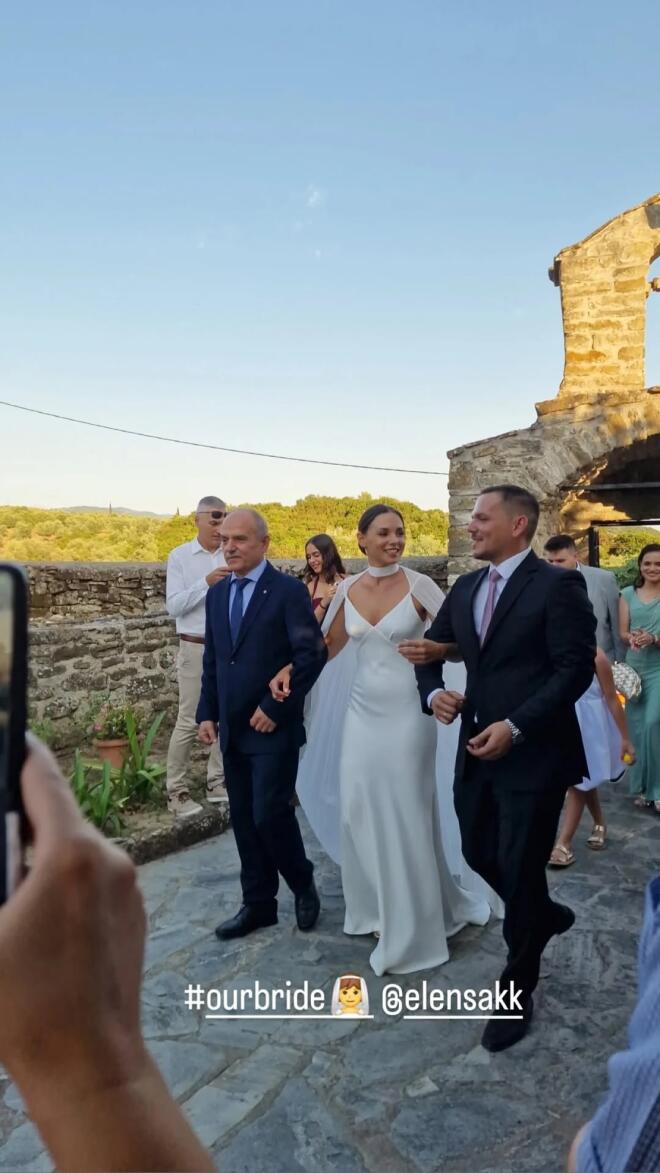 Ελένη Σακκά: Νέες φωτογραφίες από τον θρησκευτικό γάμο της στην Άρτα