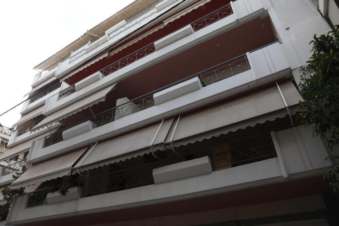 H πολυκατοικία στο γκαράζ της οποίας βρέθηκε νεκρό το ζευγάρι στον Πειραιά - Eurokinissi