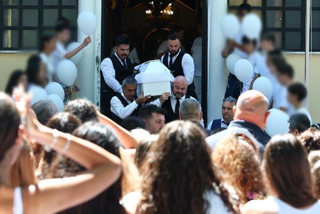 Οι συμμαθητές της 15χρονης άφησαν λευκά μπαλόνια στον ουρανό