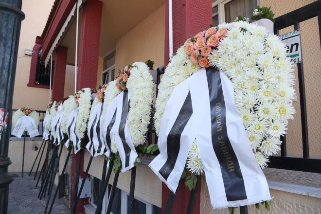 Στεφάνια έστειλε και η ομάδα του ΠΑΟΚ και η οικογένεια του Ιβάν Σαββίδη