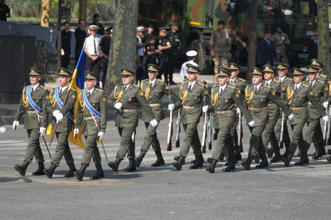 Ουκρανοί στρατιώτες που πήραν μέρος στην παρέλαση για την Ημέρα της Βαστίλης - AP Images