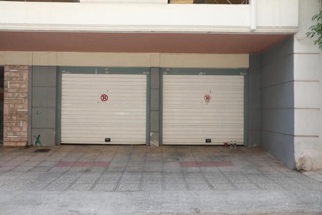 To ζευγάρι βρέθηκε χωρίς τις αισθήσεις του μέσα στο αυτοκίνητο στο γκαράζ της πολυκατοικίας της Οδού Μήλου
