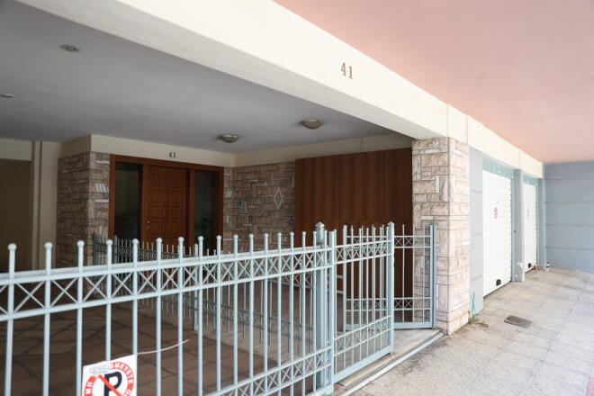 Το επικρατέστερο σενάριο είναι το ζευγάρι να δηλητηριάστηκε από τις αναθυμιάσεις γιατί το αυτοκίνητο ήταν με τη μηχανή αναμμένη