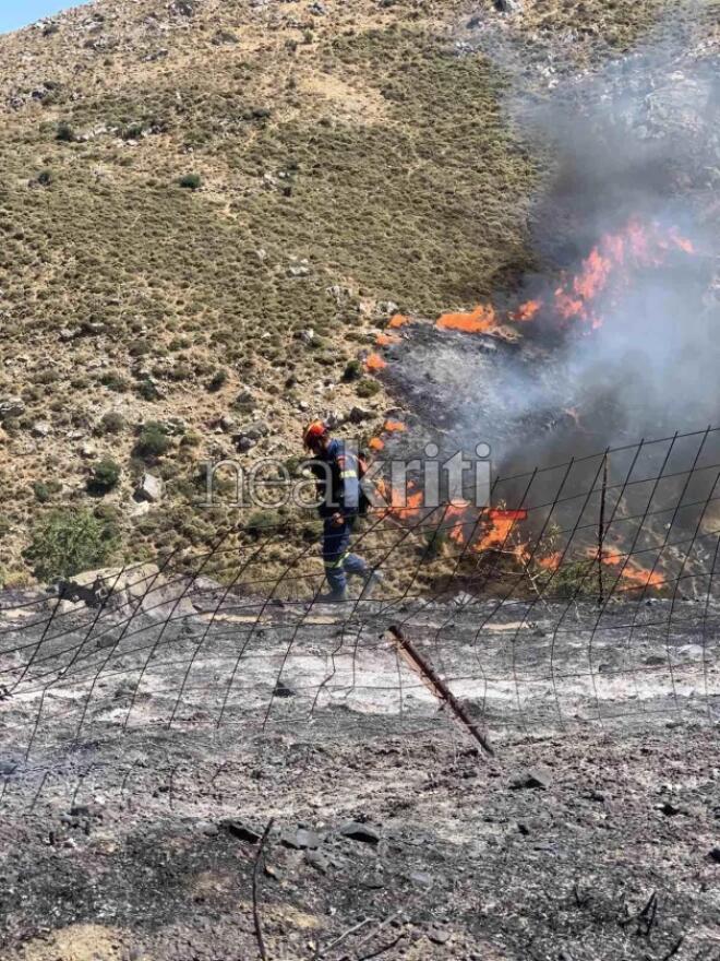Φωτιά στο Μελιδοχώρι Ηρακλείου - 112 για εκκένωση δύο περιοχών