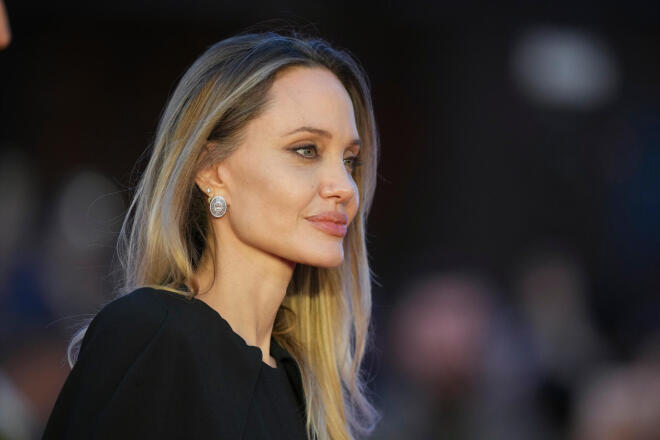 H Αngelina Jolie/ φωτογραφία από apimages
