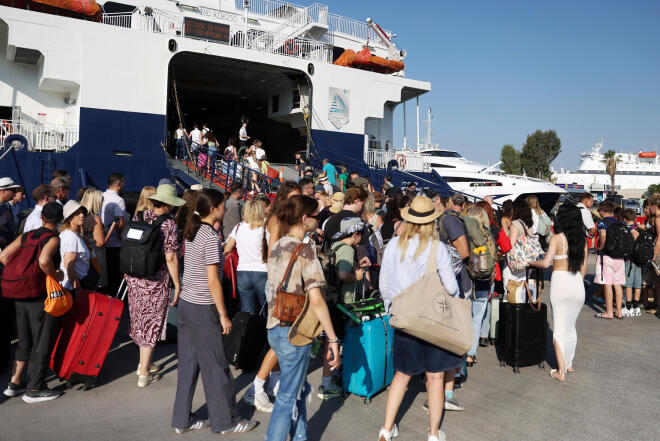 Έξοδος αδειούχων Ιουλίου: Αδιαχώρητο σε λιμάνια και ΚΤΕΛ