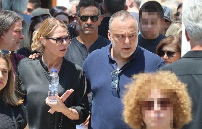 Κηδεία Λορέντζο Καριέρε: Πλήθος επωνύμων στο τελευταίο «αντίο»