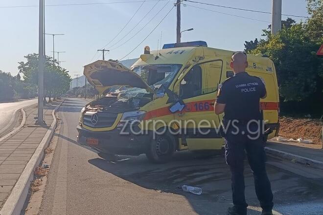 Ασθενοφόρο συγκρούστηκε με ΙΧ στα Χανιά κατά τη διάρκεια διακομιδής ασθενούς στο Νοσοκομείο Χανίων - zarpanews.gr