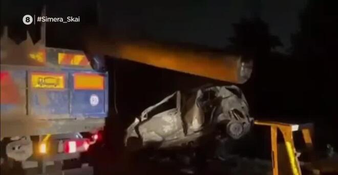 Το αυτοκίνητο του 30χρονου που τυλίχθηκε στις φλόγες