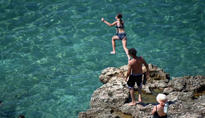 Στα ύψη σήμερα η θερμοκρασία λόγω καύσωνα, θα φτάσει σε μερικές περιοχές τους 43 βαθμούς Κελσίου