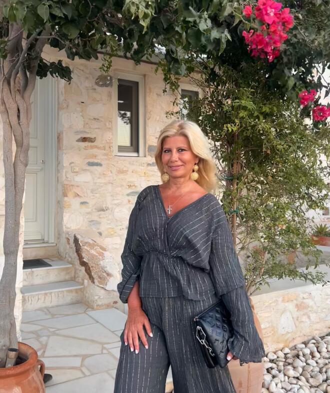 Η Ζήνα Κουτσελίνη στην Πάρο/ instagram