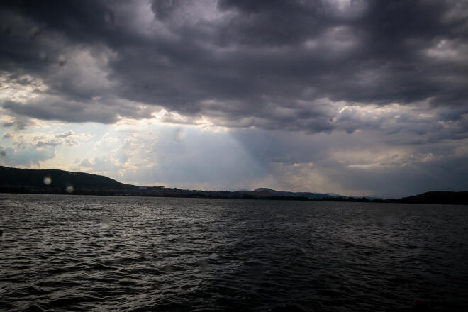 Ταυτόχρονα στην κεντρική, ανατολική Μακεδονία και στη Θράκη αναμένονται ισχυρές καταιγίδες