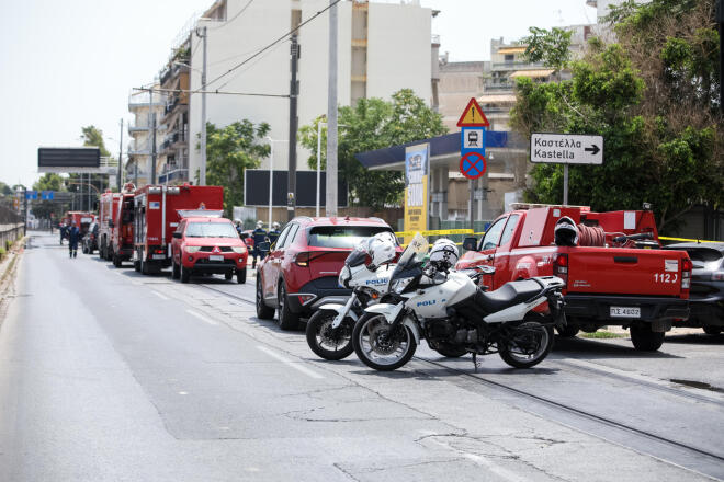 Έχει επίσης κλείσει ο σταθμός του ΗΣΑΠ και του Μετρό στον Πειραιά