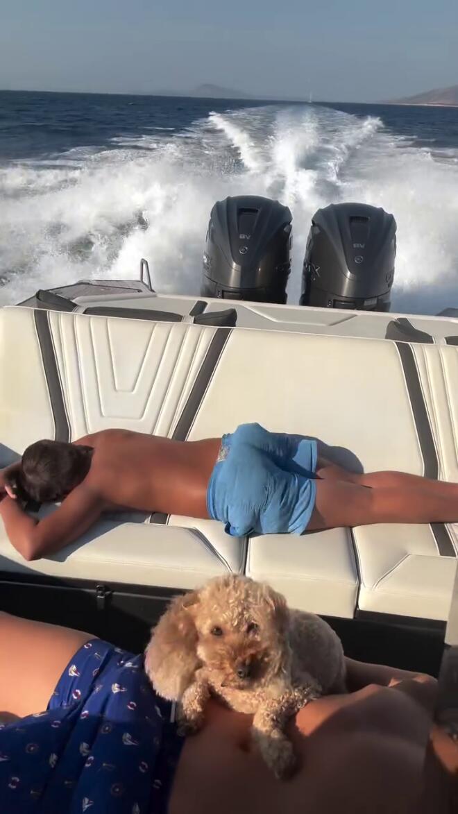 Ο Γιώργος Λιάγκας με τους γιους του εν πλω/ instagram