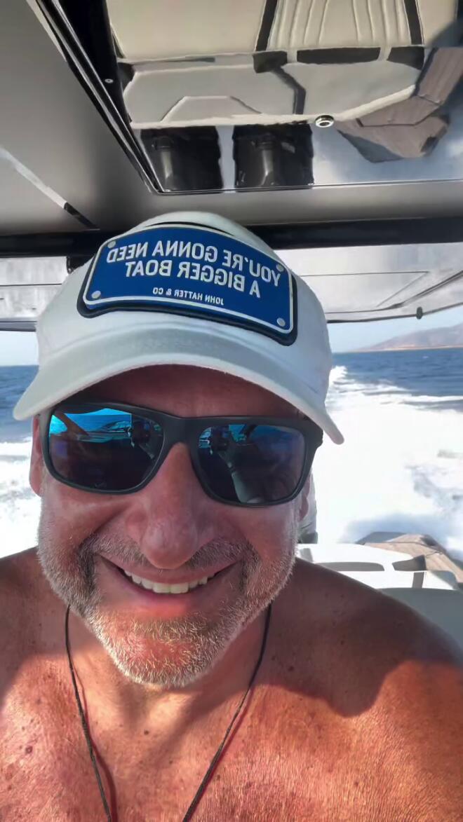 Ο Γιώργος Λιάγκας με τους γιους του εν πλω/ instagram