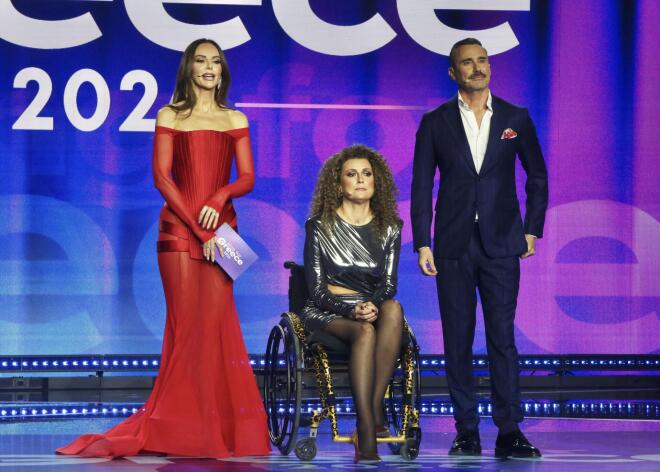 Η Κατερίνα Βρανά ανάμεσα στην Μπέττυ Μαγγίρα και τον Γιώργο Καπουτζίδη