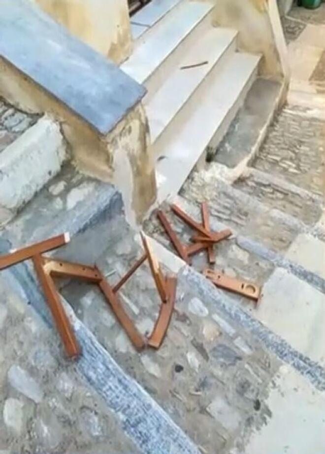 Σημάδια από τον άγριο καβγά που οδήγησε στη δολοφονία της 42χρονης στην Άνω Σύρο