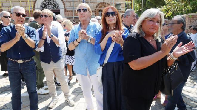 Το τελευταίο «αντίο» στη Μαίρη Λίντα: Ποιοι έδωσαν το «παρών» στην κηδεία