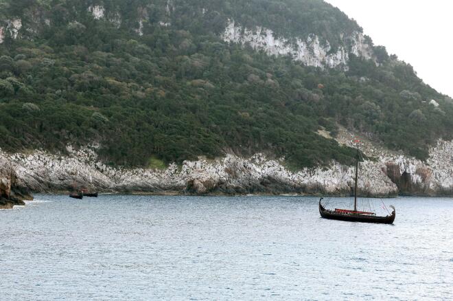 Γυρίσματα της ταινίας του Κρίστοφερ Νόλαν «Oδύσσεια» στην Πύλο, τον Μάρτιο του 2025/ NDP ΝΙΚΟΣ ΖΟΤΟΣ