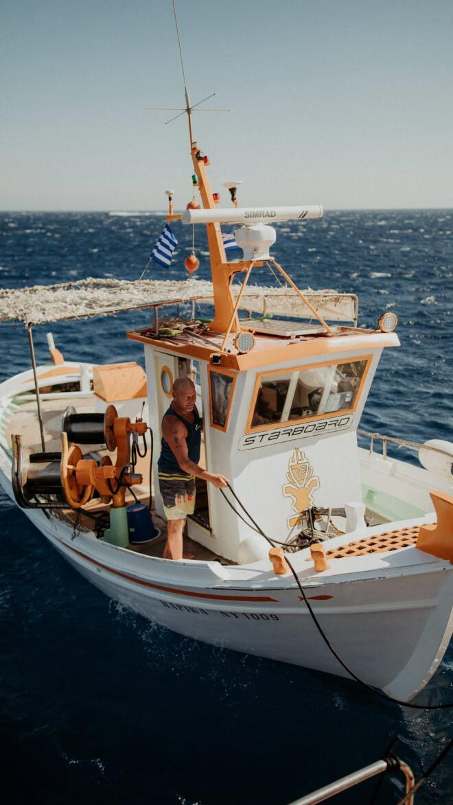 Το καΐκι που μετέφερε τη νύφη στην παραλία Αγράρι/ Instagram