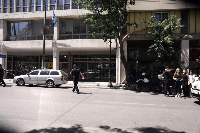 Η αστυνομία έχει αποκλείσει το σημείο όπου έχει σπεύσει κλιμάκιο των ΤΕΕΜ - Intimenews