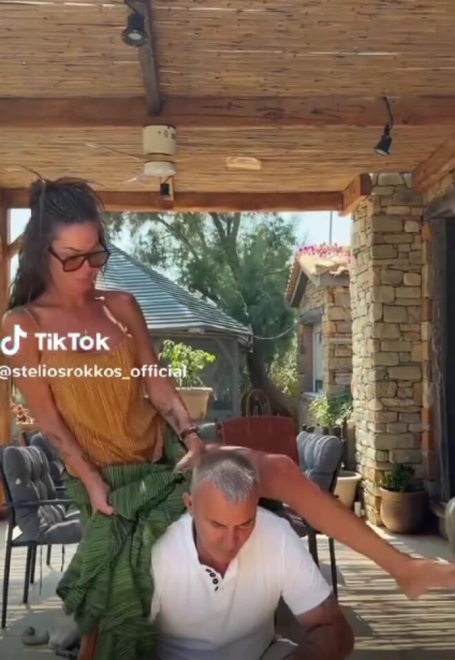 Στέλιος Ρόκκος: Το αστείο σκετσάκι με τη φούστα της συζύγου του