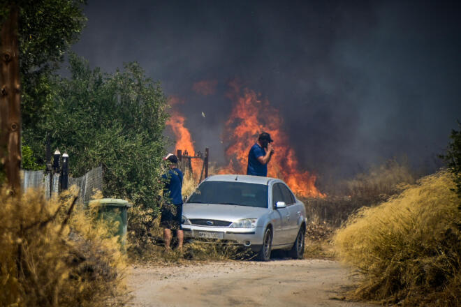 Φωτιά Αργολίδα: Μπαράζ μηνυμάτων του 112 - Κάηκαν σπίτια στα Φίχτια
