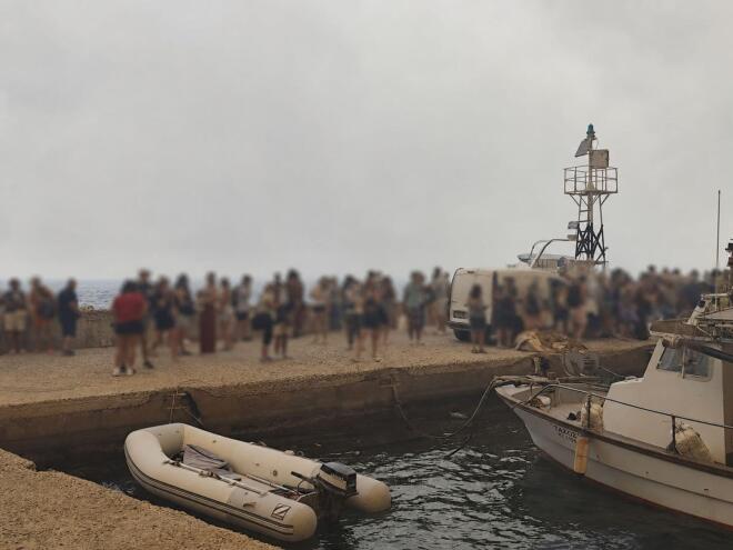 Απεγκλωβισμός από τη θάλασσα  στον Άγιο Βασίλειο Θήβας   