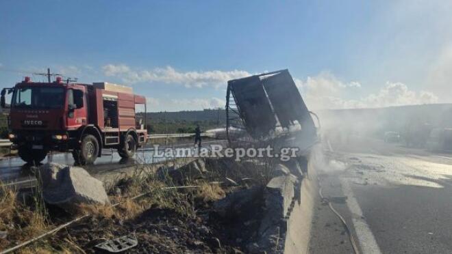 Τροχαίο με σύγκρουση φορτηγών στην Αθηνών - Λαμίας