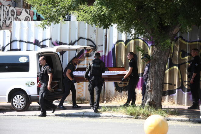 Ο 26χρονος αφαίρεσε τις κάρτες της 38χρονης και προχώρησε στην ανάληψη μεγάλων χρηματικών ποσών