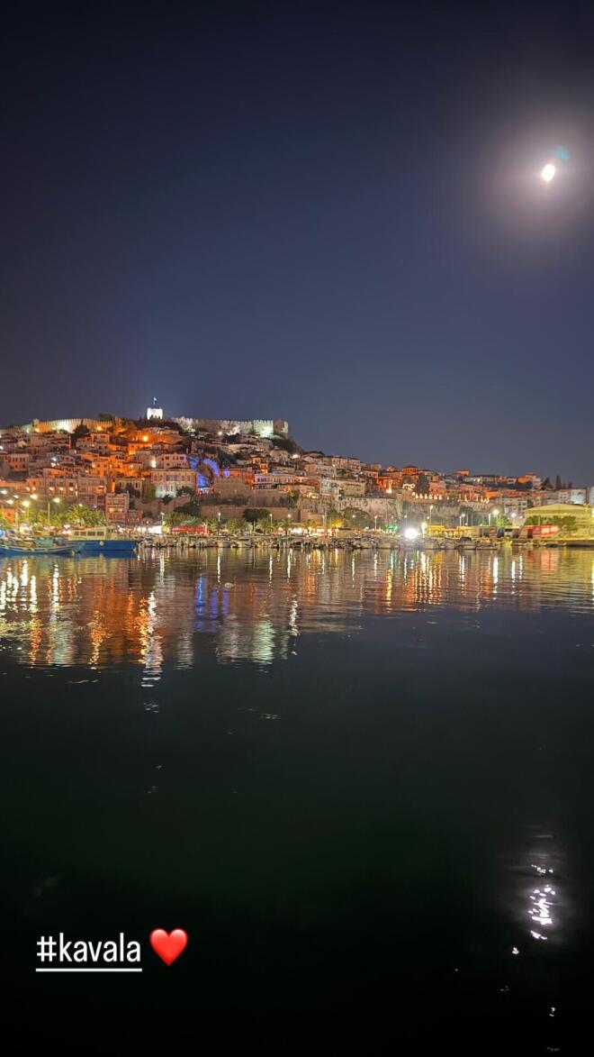 Η Δέσποινα Βανδή μας δείχνει την Καβάλα by night