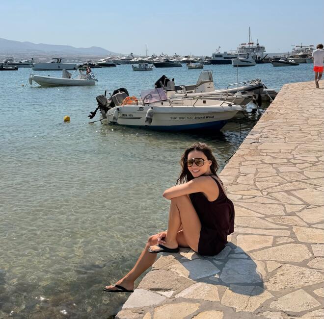 Ελένη Τσολάκη: Τα νέα ενσταντανέ από τις διακοπές της στην Αντίπαρο