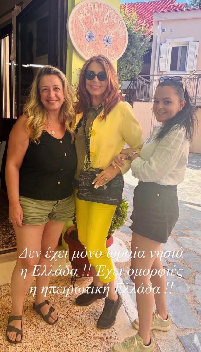 Μιμή Ντενίση: Στην παραλία του Θεολόγου με την κόρη της Μαριτίνα