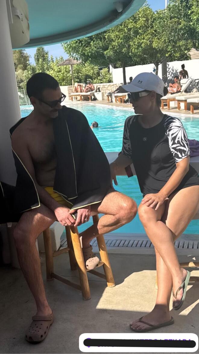 Τάσος Ιορδανίδης - Θάλεια Ματίκα: Χαλαρώνουν στην πισίνα πριν την παράστασή τους