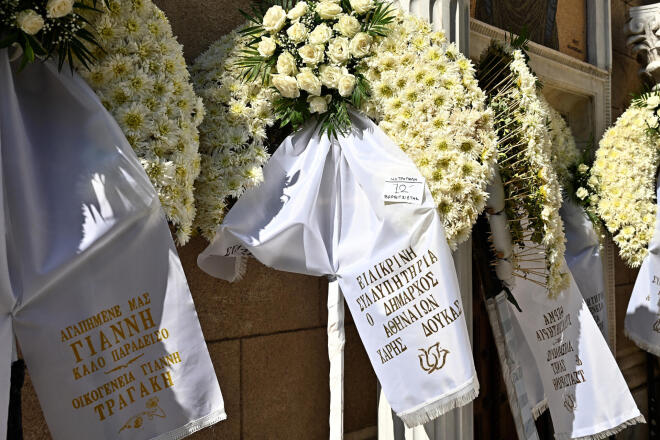 Κηδεία Γιάννη Βαρβιτσιώτη: Καλυμμένο με την ελληνική σημαία το φέρετρο