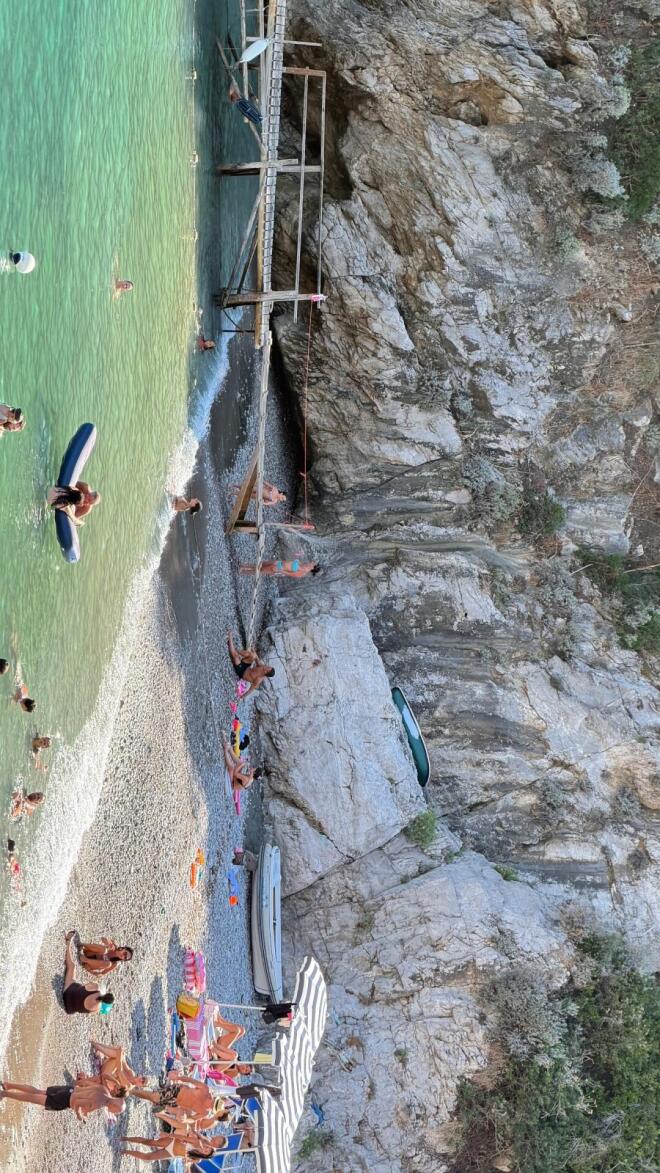 Αμαλία Κωστοπούλου: Summer chic πάνω σε σκάφος – Η εμφάνιση που ξεχώρισε