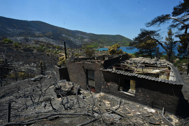 Κακοτεχνίες στο ιδιωτικό δίκτυο ηλεκτροδότησης αιολικού πάρκου στη Βοιωτία διαπίστωσε η ΔΑΕΕ στην αυτοψία της στο σημείο από όπου ξεκίνησε η μεγάλη φωτιά - Eurokinissi