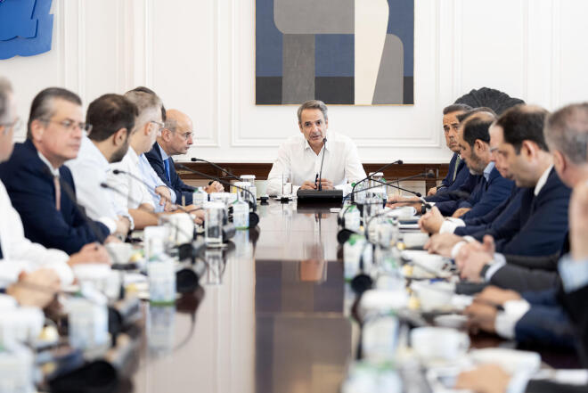 Ο πρωθυπουργός ανακοίνωσε αποζημιώσεις εξπρές και ενίσχυση επιδόματος για τις οικοσυσκευές