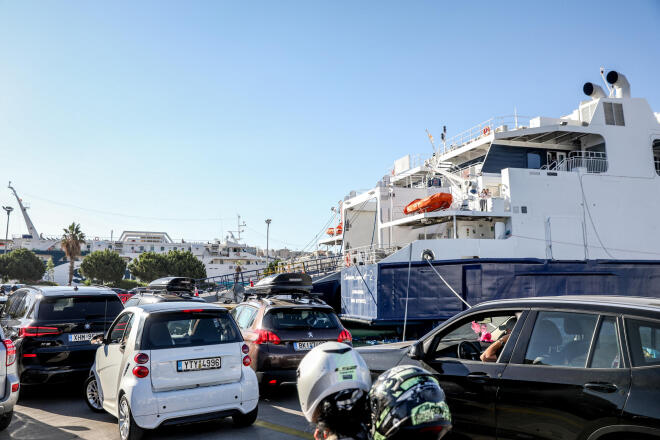 Αυξημένη η κίνηση στα λιμάνια από όπου αναχωρούν χιλιάδες ταξιδιώτες