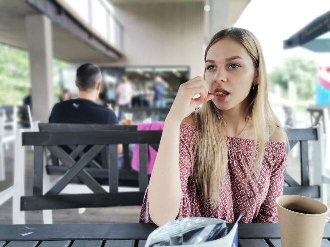 Aυτά είναι τα πιο υγιεινά και νόστιμα σνακ που βελτιώνουν τη διάθεση