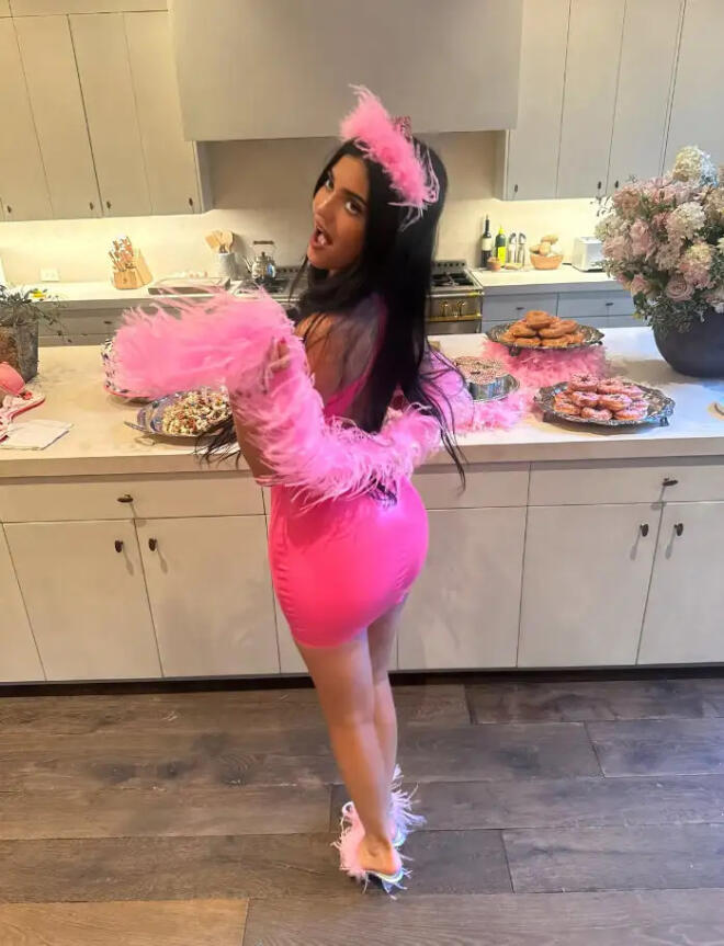 Κάιλι Τζένερ: Έγινε «Princess Kitty» για τα 29α γενέθλιά της