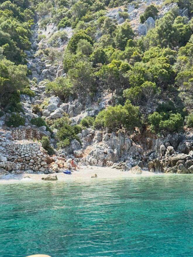 Ελένη Μενεγάκη: Οι ξέγνοιαστες στιγμές της παρουσιάστριας με φουσκωτό