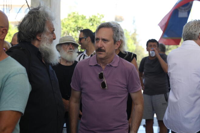 Νίκος Καλογερόπουλος: Θρήνος στην κηδεία του - Ποιοι έδωσαν το «παρών»