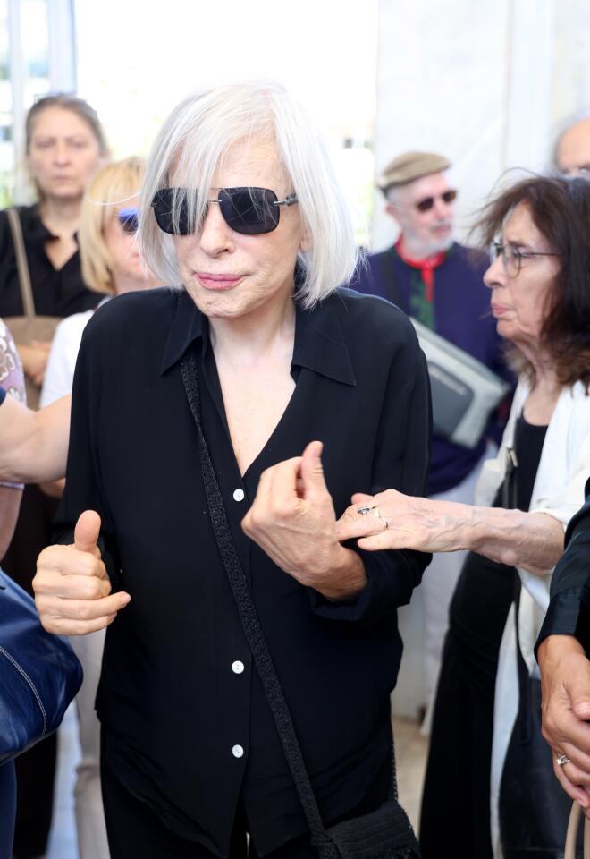 Κηδεία Νίκου Καλογερόπουλου: Ελένη Ροδά