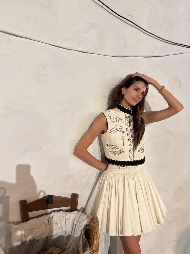 Ηλιάνα Παπαγεωργίου: Το κομψό look και ο χορός στο γλέντι του Δεκαπενταύγουστου