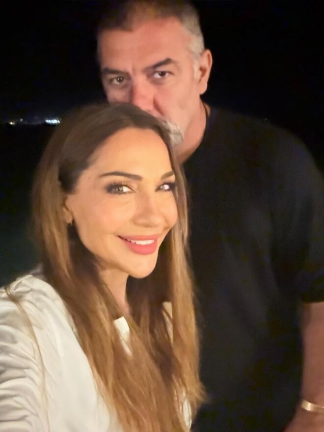 Η Δέσποινα Βανδή με τον σύντροφό της, Βασίλη Μπισμπίκη