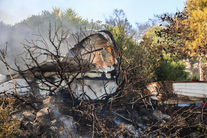 Πύρινη κόλαση σε δύο μέτωπα στη Σαλαμίνα