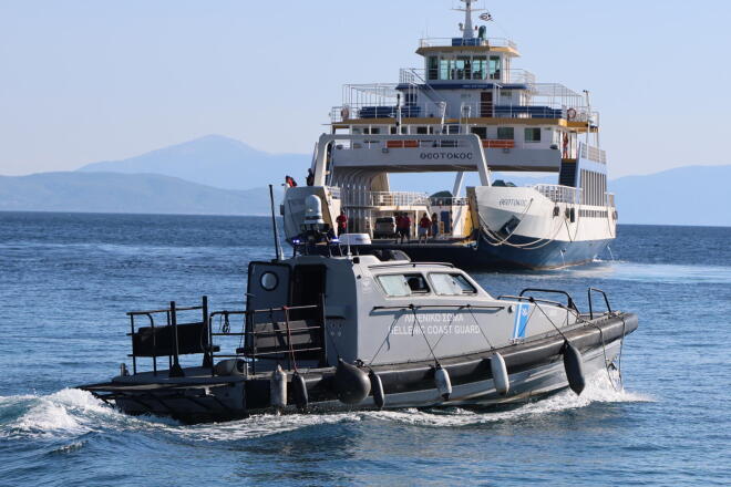 Πύρινη κόλαση σε δύο μέτωπα στη Σαλαμίνα